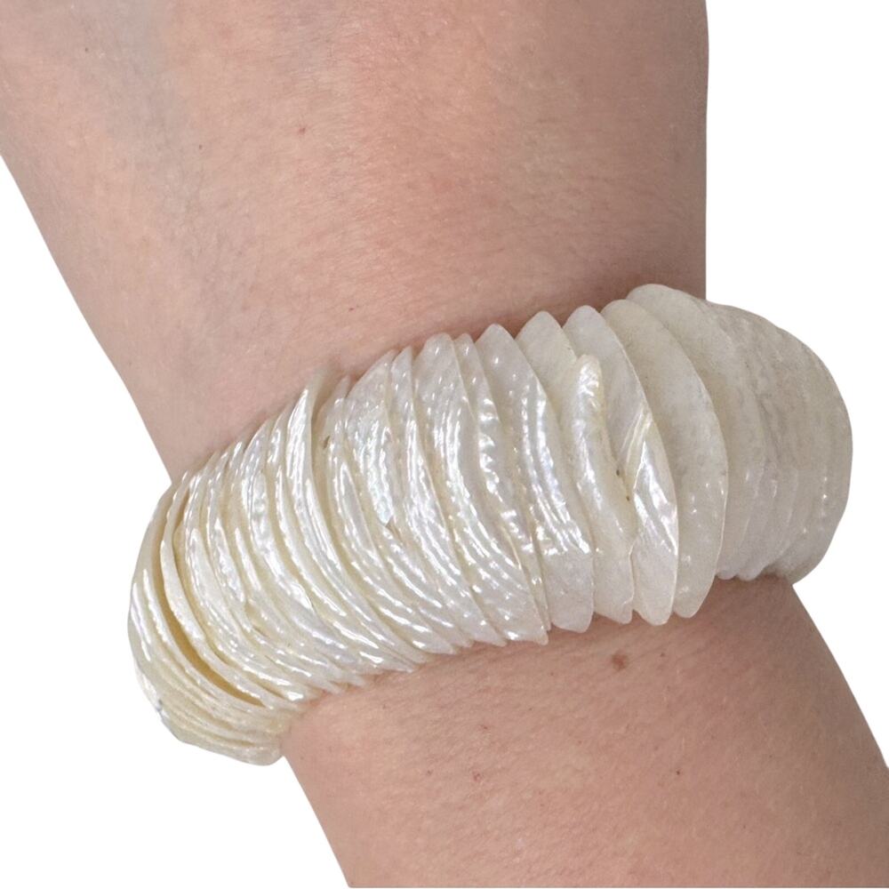 Vintage White Saltwater Shell Stretch Bracelet Womens